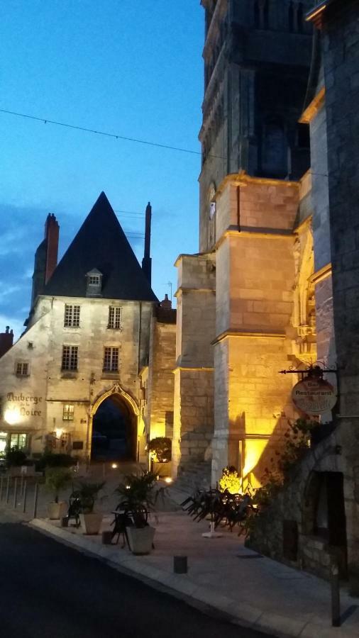 Gite De La Galerie Du Pont Ла-Шарите-сюр-Луар Экстерьер фото